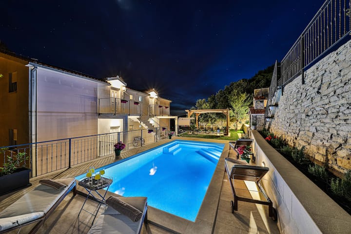 Family Holiday House Private Swim Spa Heated Pool - Podstrana