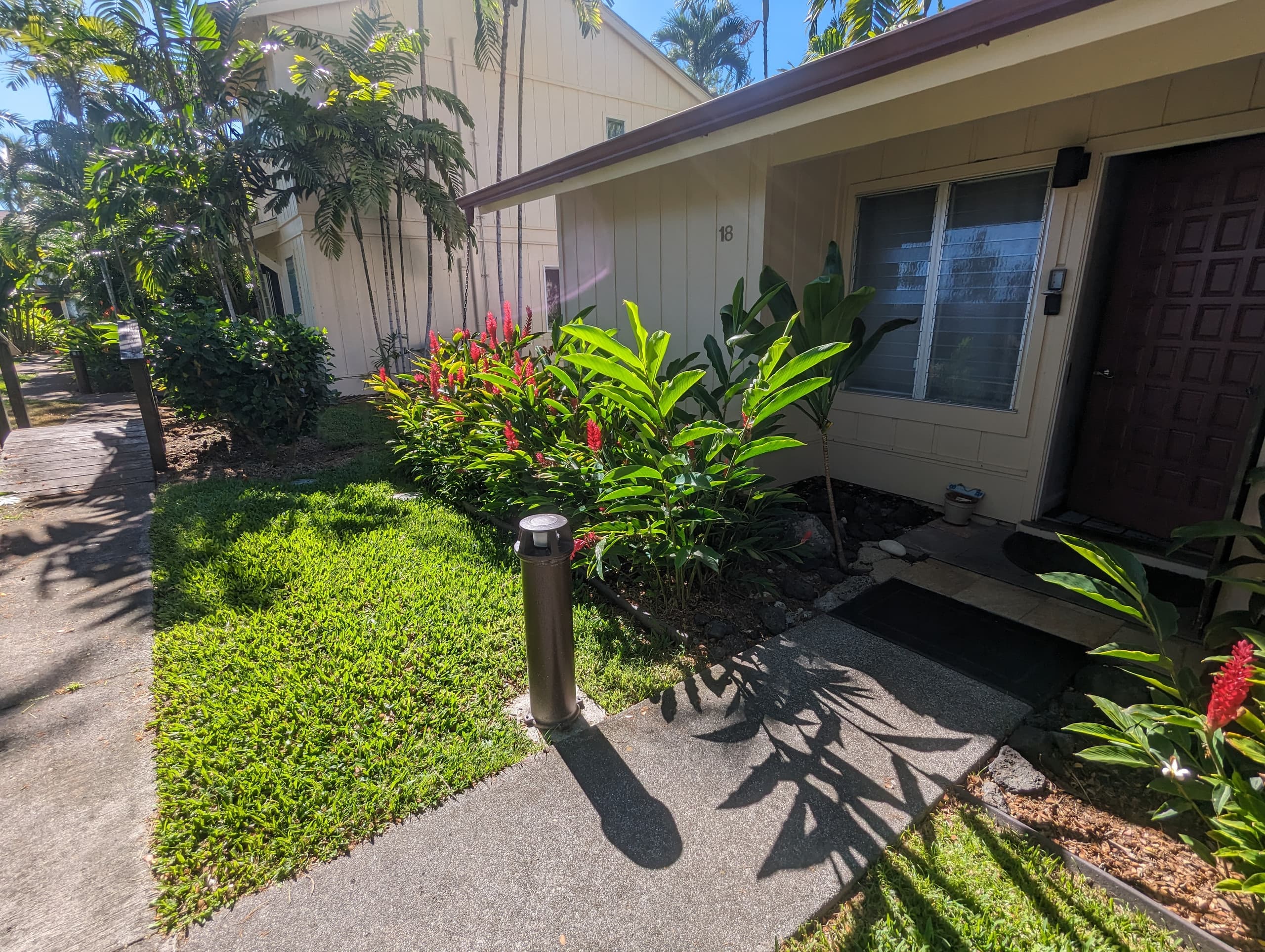 The Artists' Beach Bungalow - Image 12