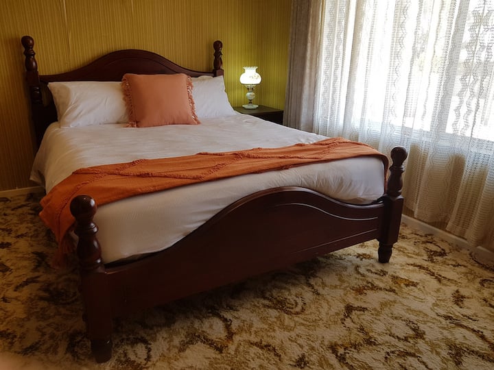 Chambre 2 (lit Queen Size)