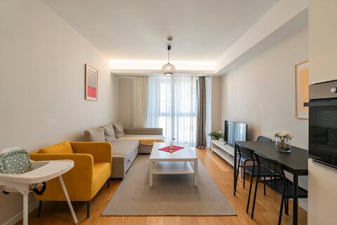 1+1  Ultra Comfortable Condo with Security