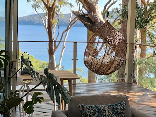 Luna Lakehouse: Views~Kayaks~Lake access~Boat Bay