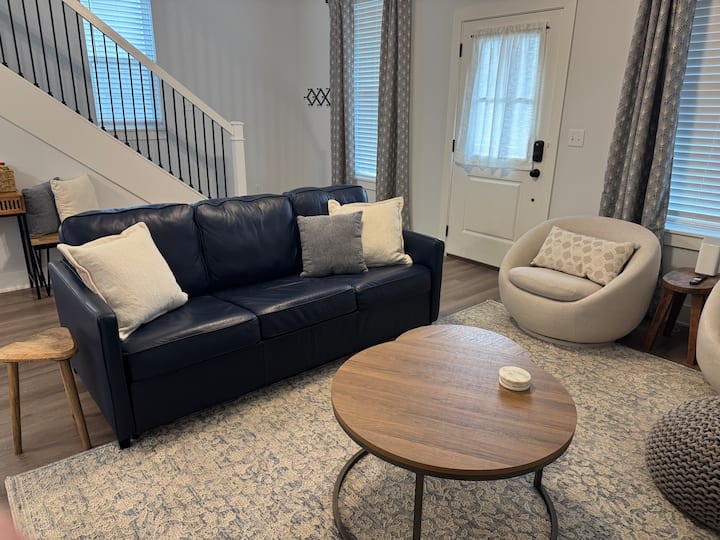 Cozy Cottage In Fayetteville! Close To Uark! - Fayetteville, AR