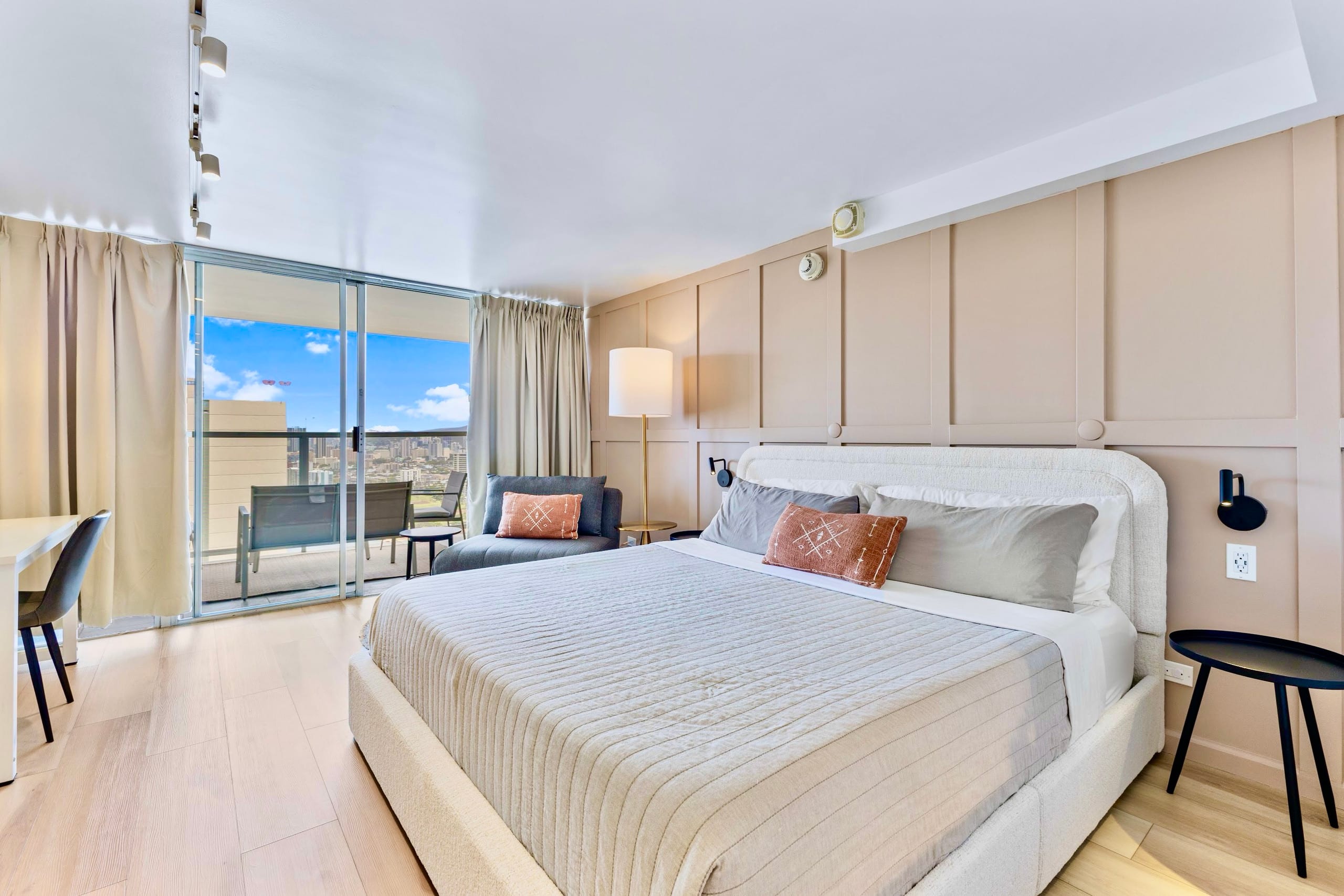 Condo in Honolulu · ★4.88 · Studio · 2 beds · 1 private bath - Image 6