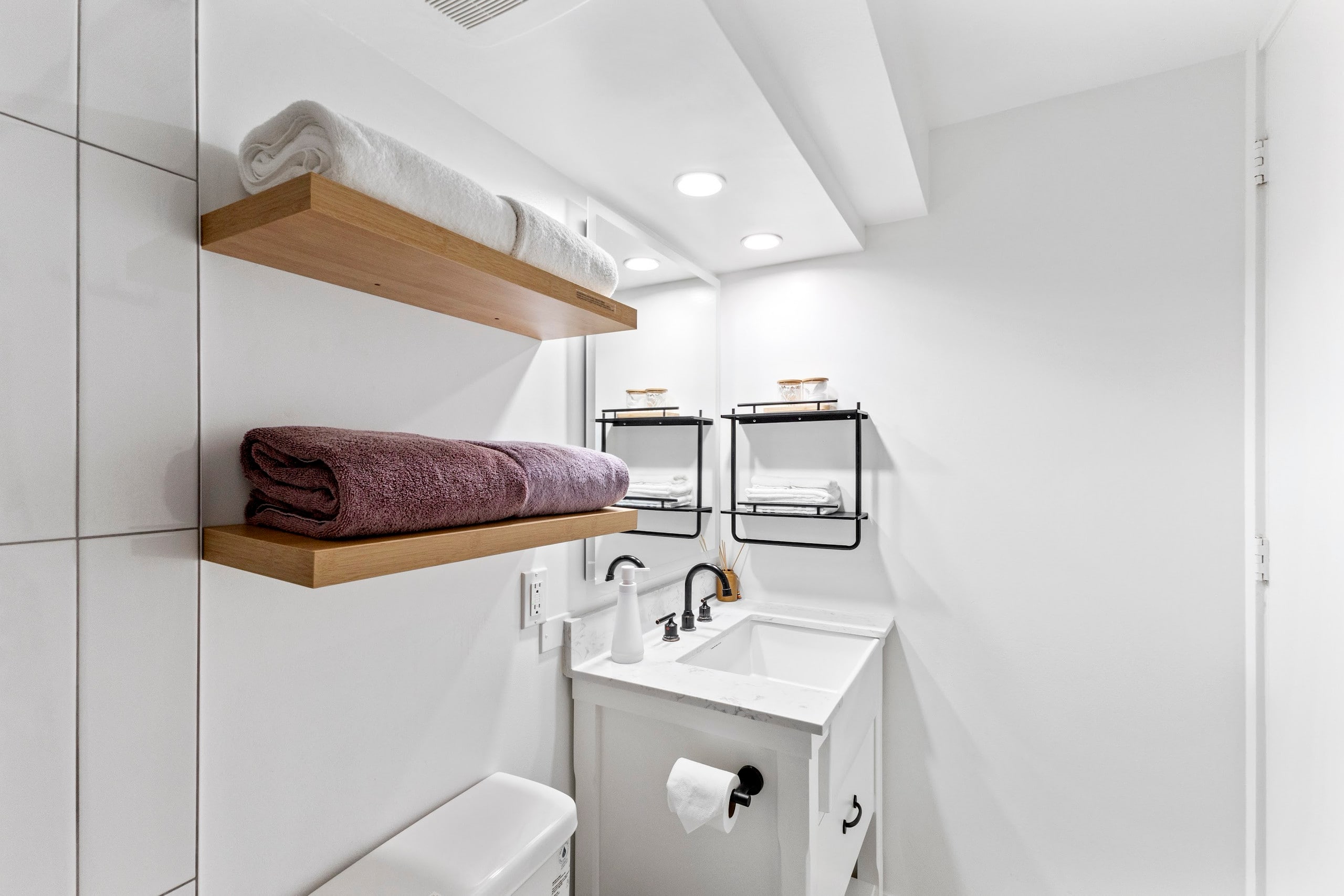 Condo in Honolulu · ★4.88 · Studio · 2 beds · 1 private bath - Image 19