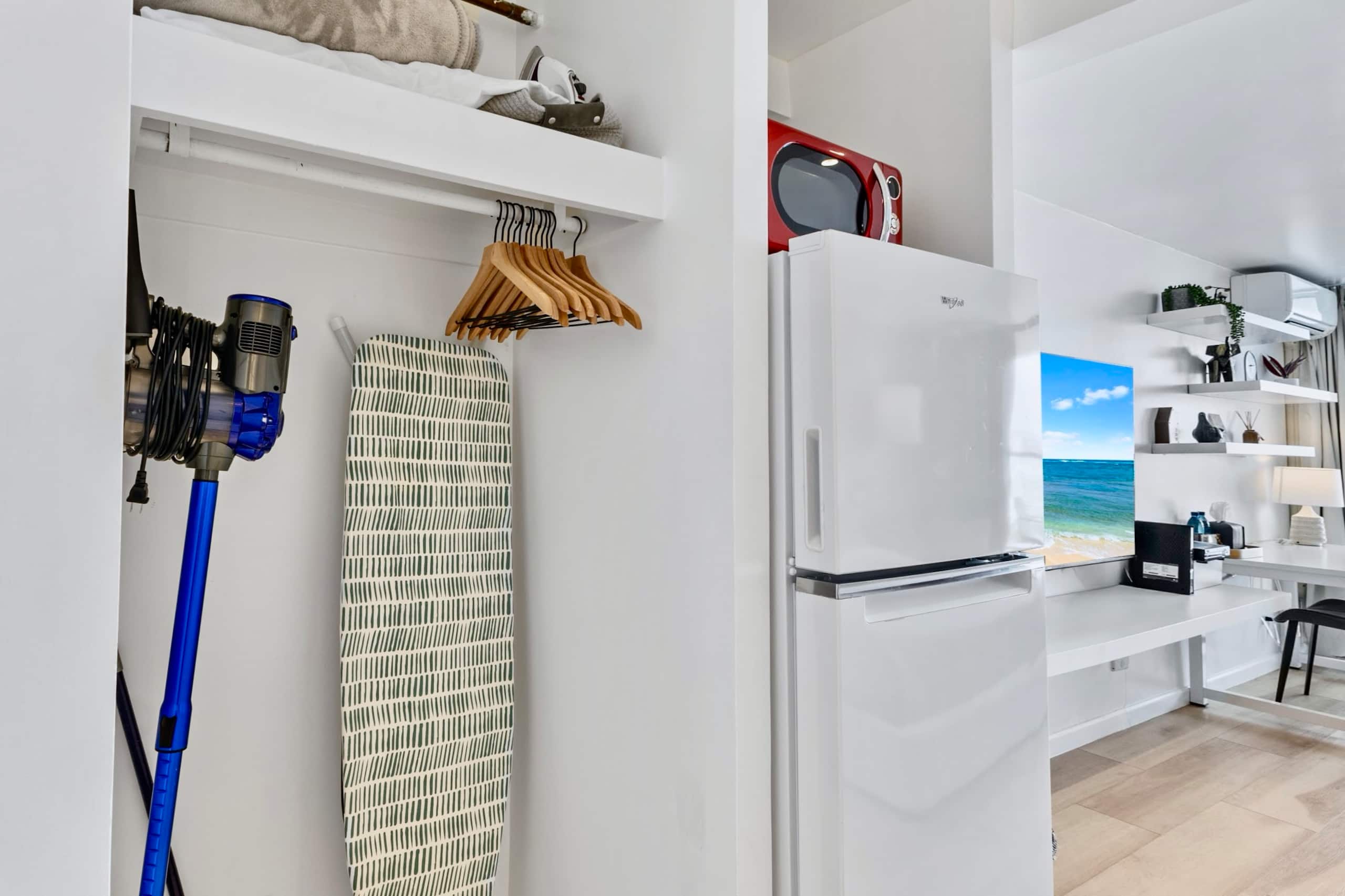 Condo in Honolulu · ★4.88 · Studio · 2 beds · 1 private bath - Image 16