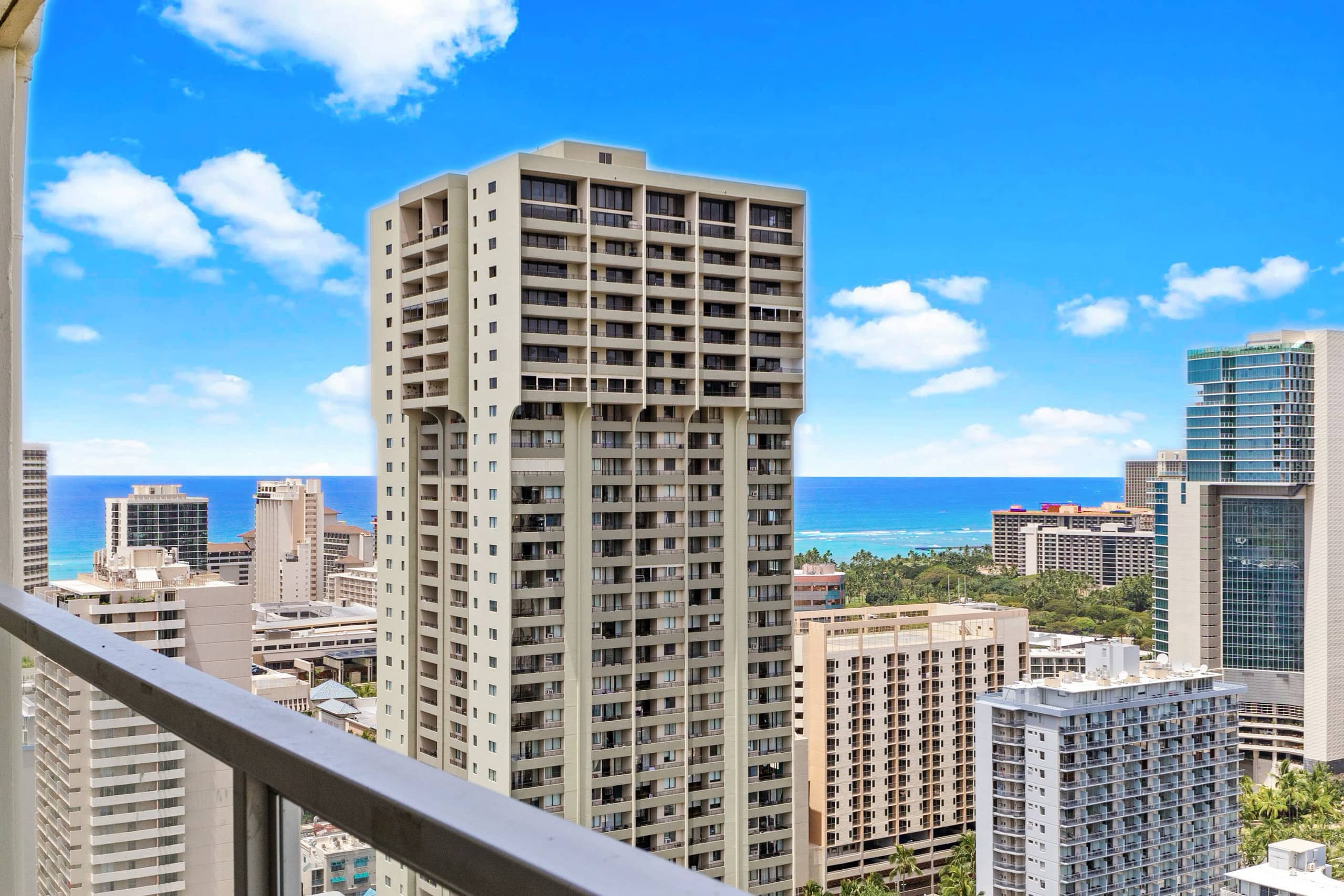 Condo in Honolulu · ★4.88 · Studio · 2 beds · 1 private bath - Image 25
