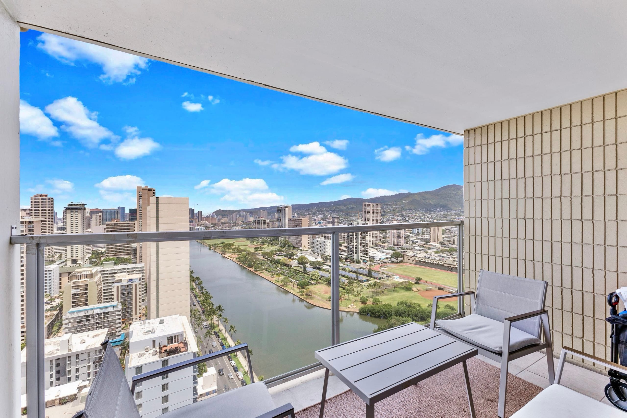 Condo in Honolulu · ★4.88 · Studio · 2 beds · 1 private bath - Image 24