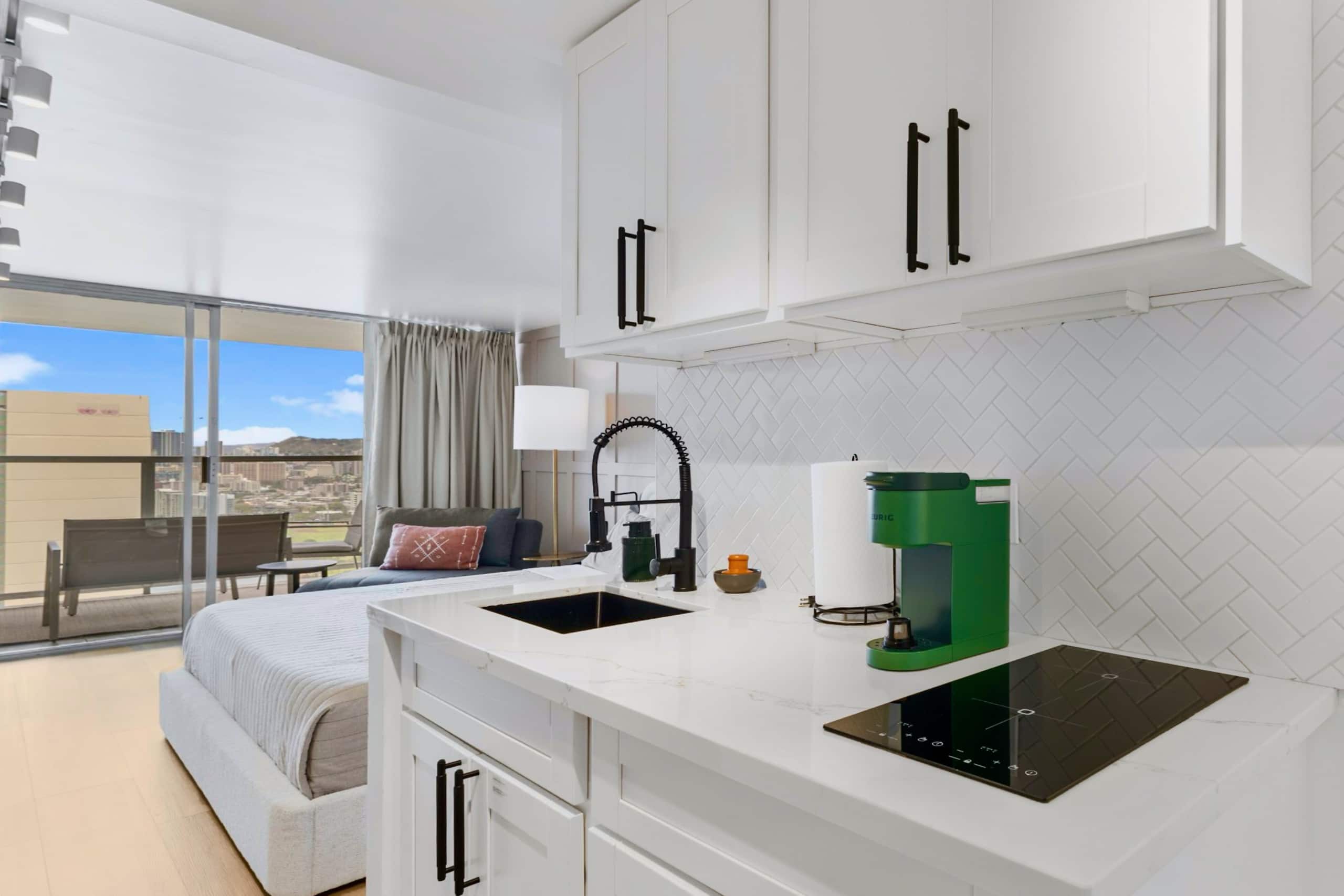 Condo in Honolulu · ★4.88 · Studio · 2 beds · 1 private bath - Image 12