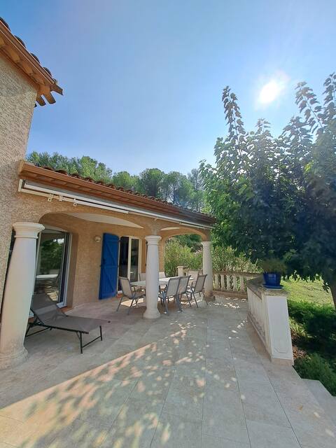 Beautiful villa between scrubland and river