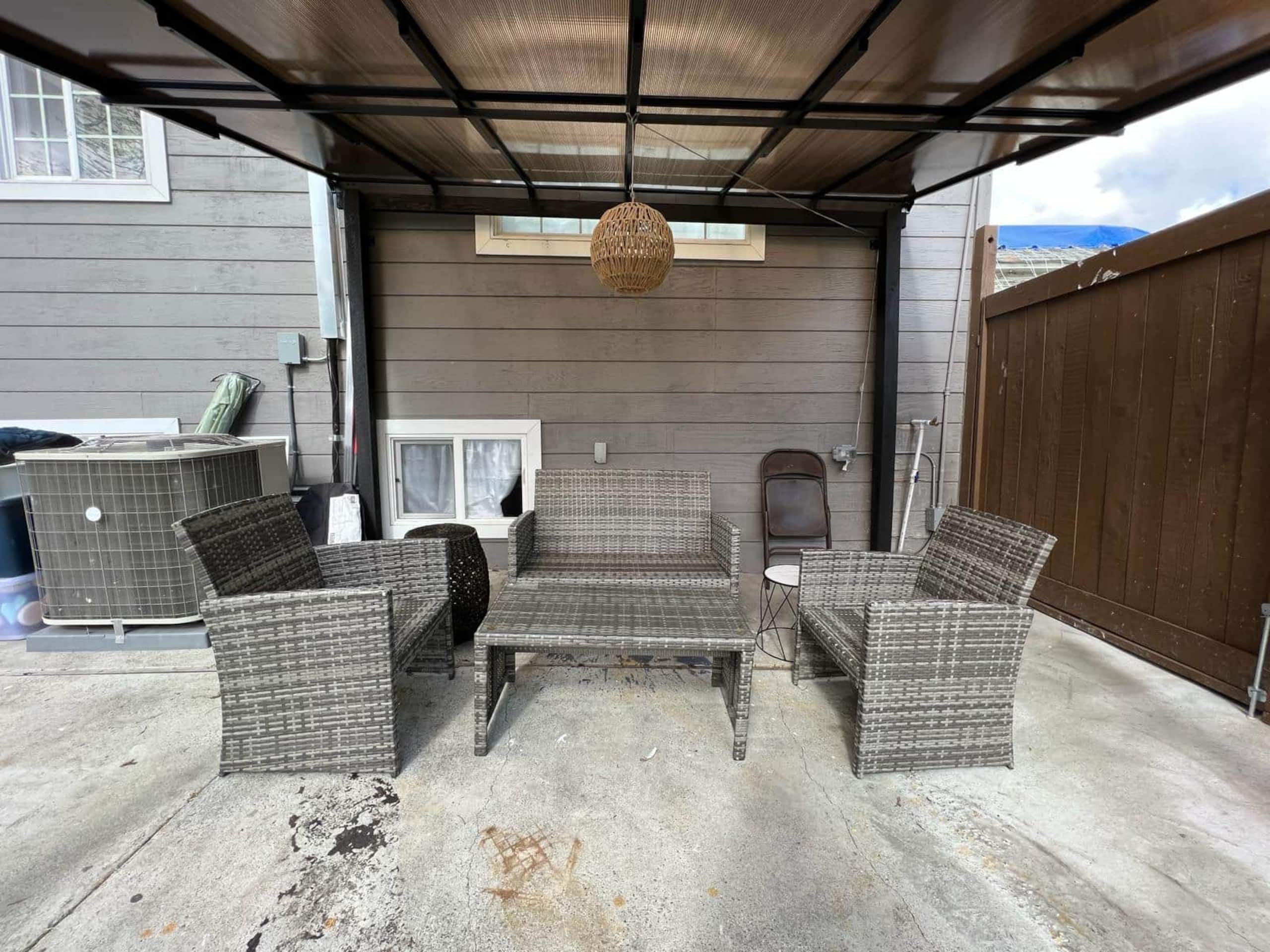 Spacious 8BR Home with Pool Table & Private Unit - Photo 43