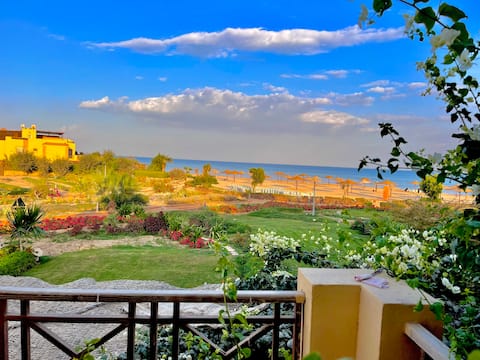 Beachfront | Cozy 5 BRs-Villa