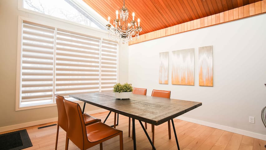 Winnipeg luxurious bungalow at a perfect location gallery image 4