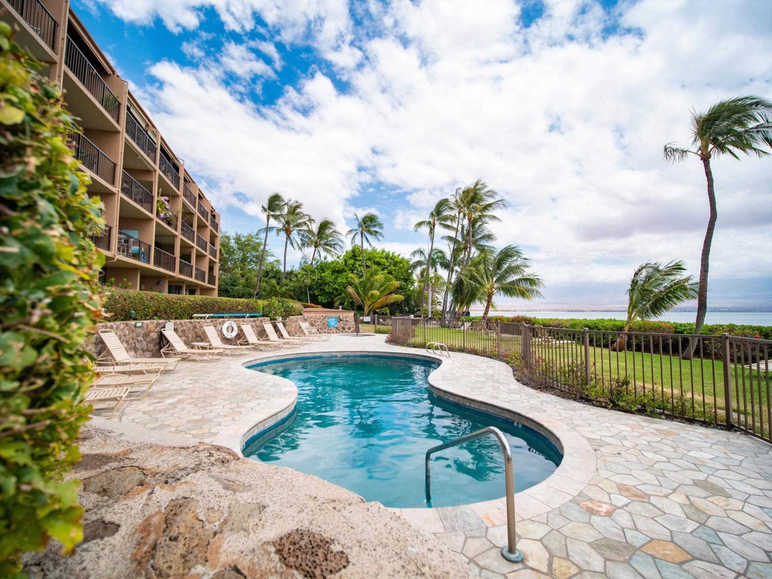 Condo in Wailuku · ★4.76 · 1 bedroom · 2 beds · 1 bath - Image 40