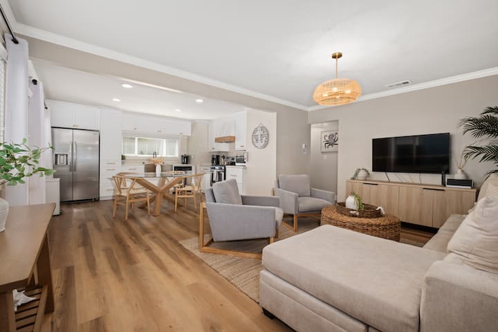 Chic Hotel-style House Near The Beach - Doheny State Beach, CA