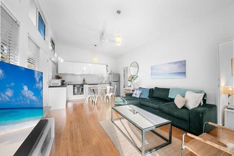 Once Upon a Tide-5 Beds 3 Rooms. Walk to Beach.