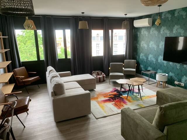 Hyper centre magnifique 180m² – 6 ch et parkings