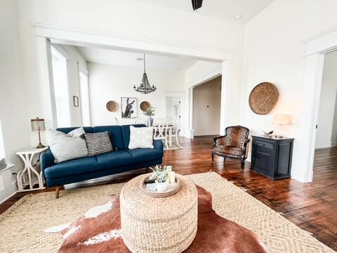 LG Downtown Loft/2 King Beds/Overlooking Broadway