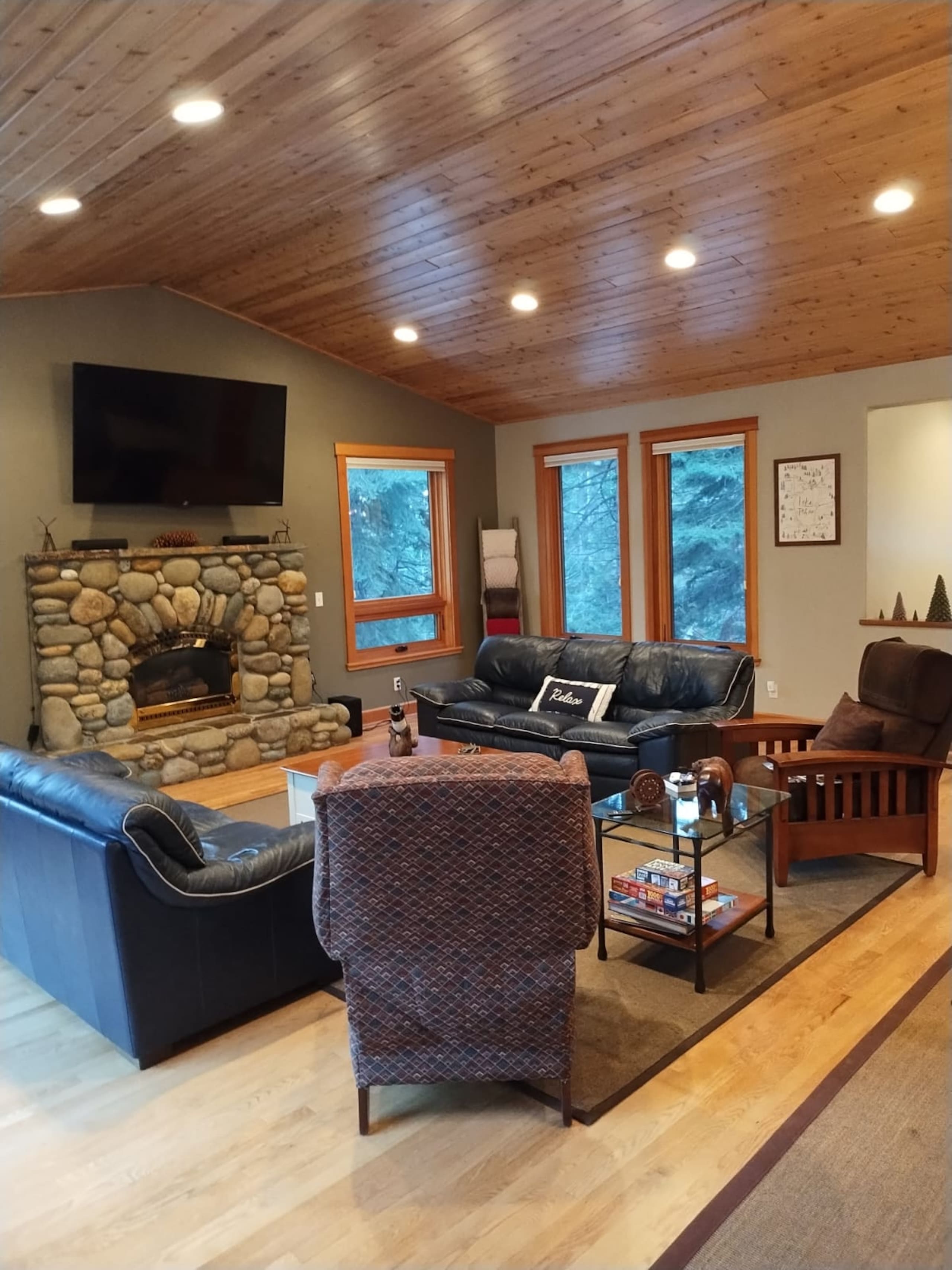Two-Level Cabin with Hot Tub Near Lake Tahoe - Photo 29
