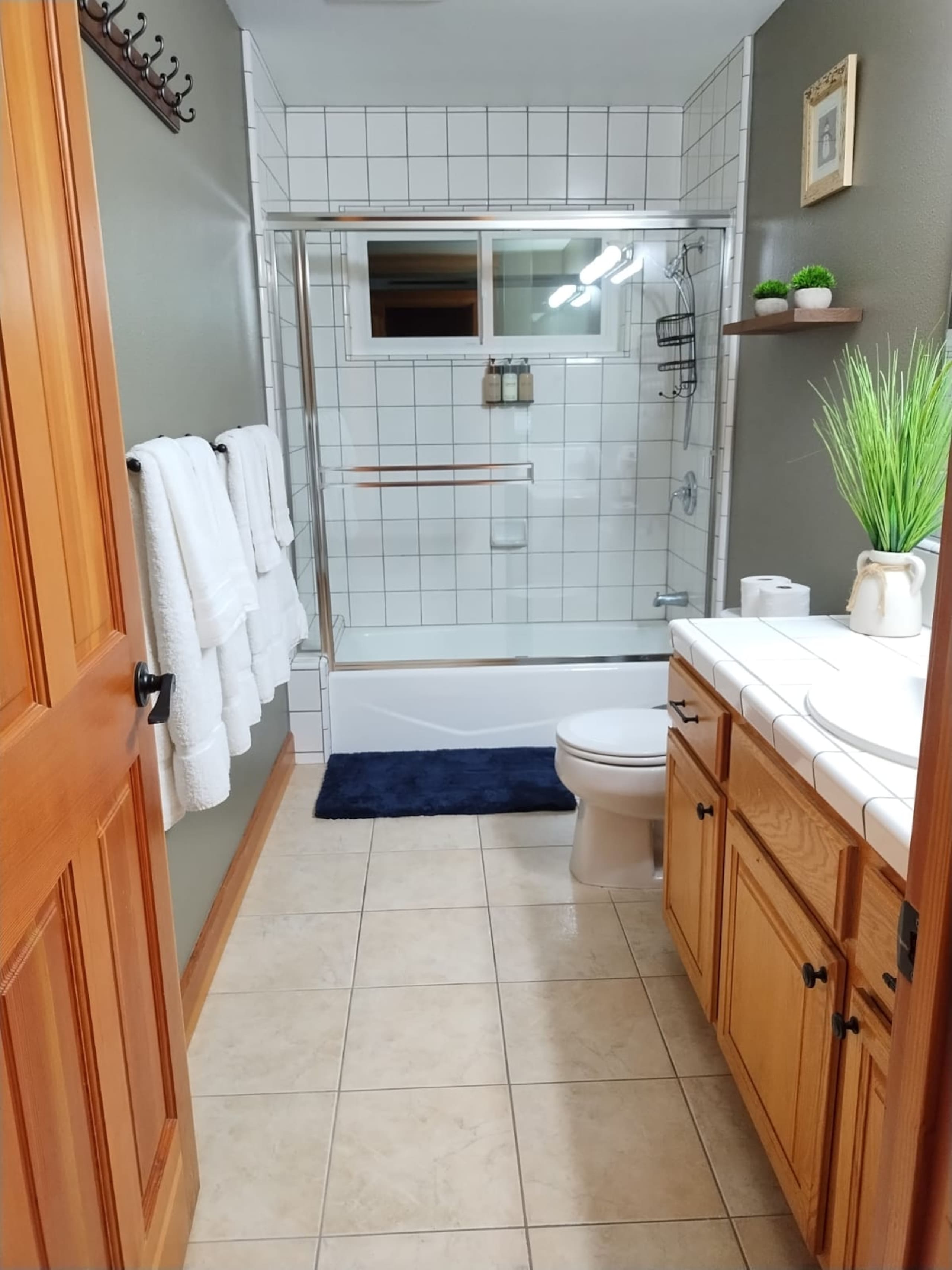 Two-Level Cabin with Hot Tub Near Lake Tahoe - Photo 26