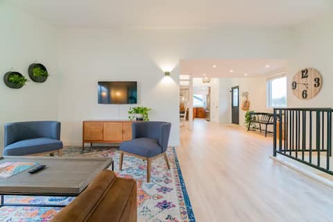 Wildflower Riverhouse - Minutes From Downtown CF!