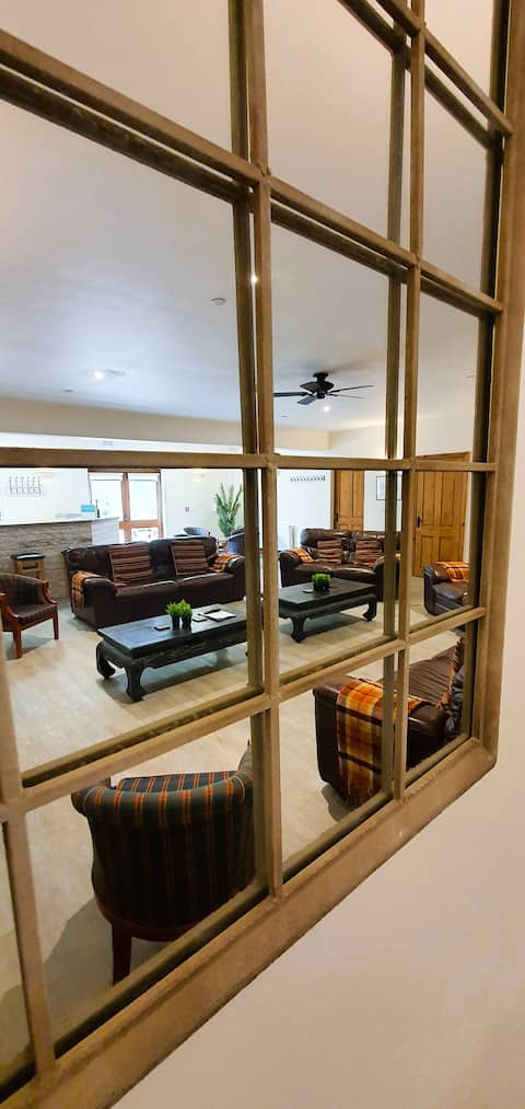 Luxury Family Barn, Hot Tub, Pool & Stunning Views