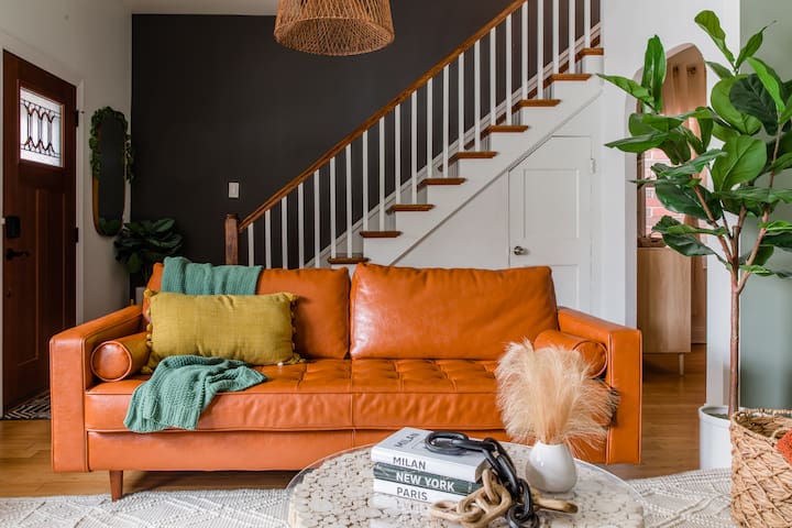 BoHo House – A Chic, 1903 Chicago Workers Cottage