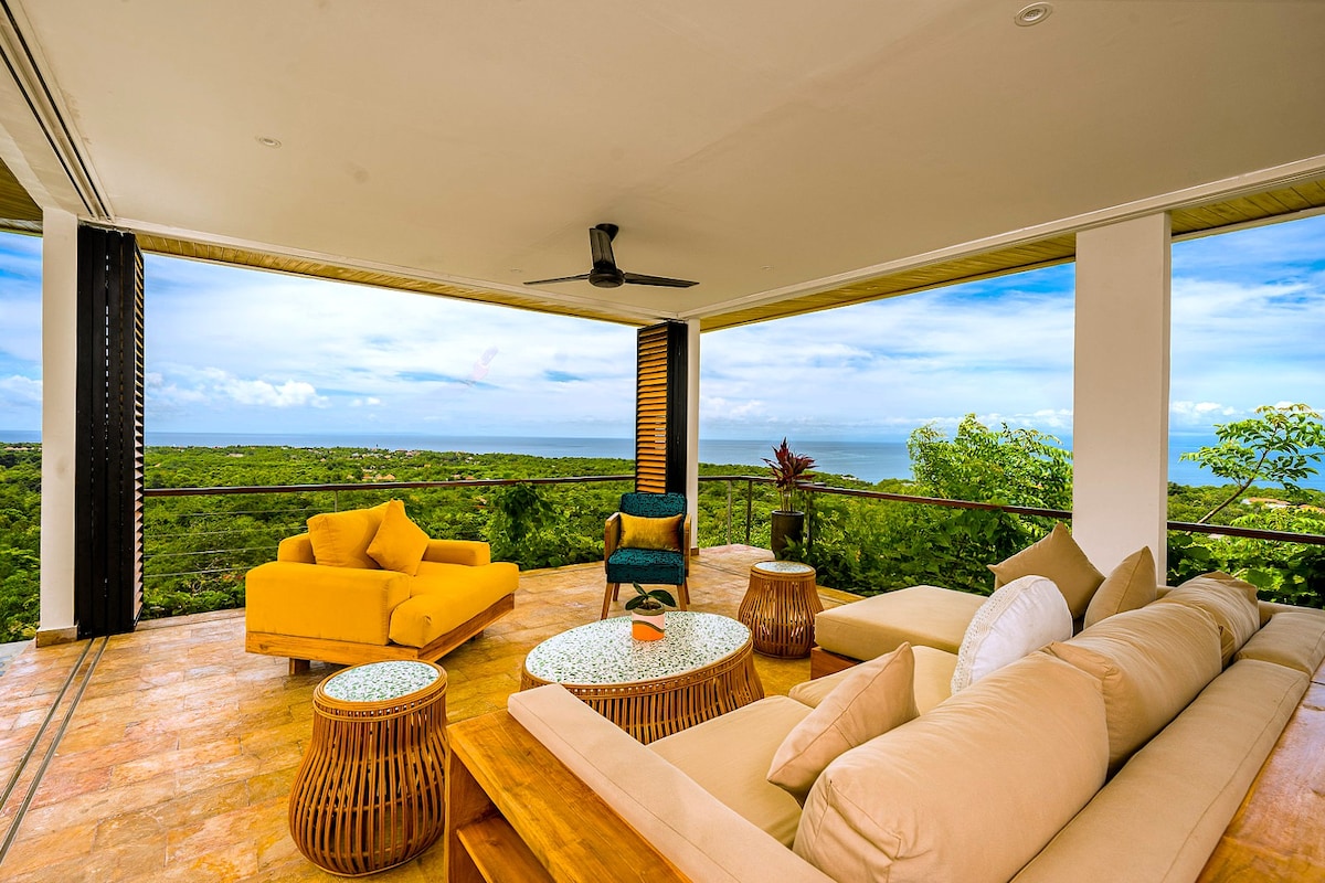 Villa in South Kuta · ★5.0 · 4 bedrooms · 8 beds · 4 baths, Airbnb karşılaştırması