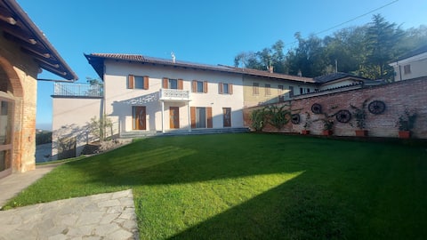 Casa con vista sulle colline, Roero Sunset