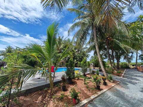Green Villa with Swimming Pool  at 5 min from city