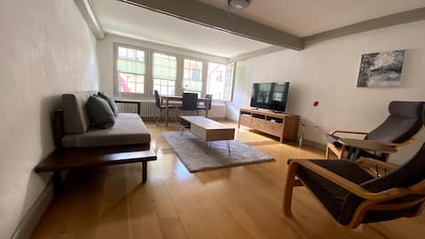 Top Airbnb: 2.5 room apartment 2nd floor in the old town in Thun in Thun