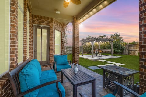 Luxury 5 Bed | King Bed| Grill| TV Projector| Pets