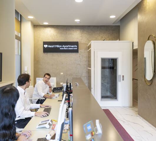 Design 2 Bedroom Apartment – 6 guests: Milan Duomo gallery image 4