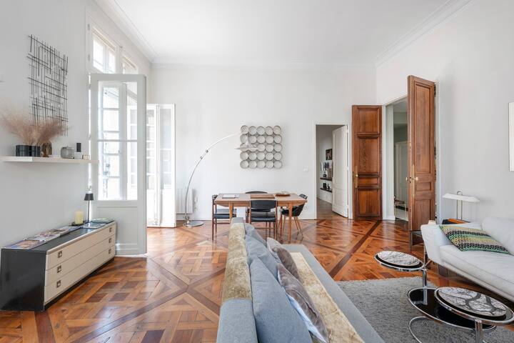 Place du Palais – Centre historique – Grand balcon gallery image 2