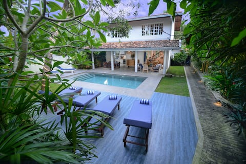 Modern 4BR pool Villa-Chef- 500m to Beach-Parking