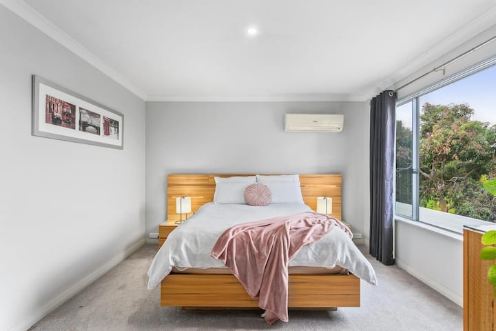 Whole Upper Floor Apartment - Kingsley