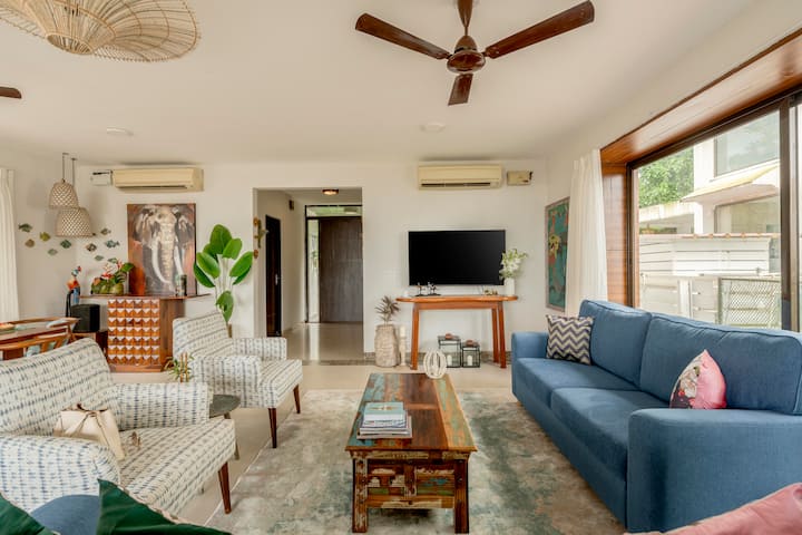 Living room image 8