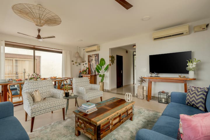 Living room image 7