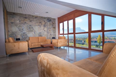Propiedad de Airbnb exitosa: Apartahotel Jacetania, One bedroom apartment. en Jaca