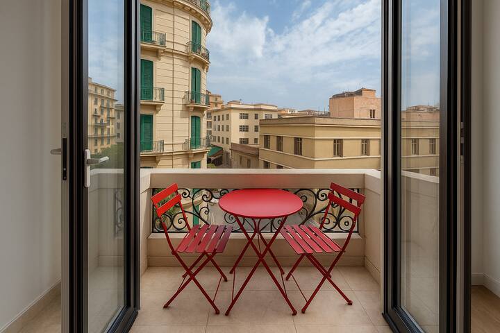 2b NEW Luxury apt with balcony in city center gallery image 2