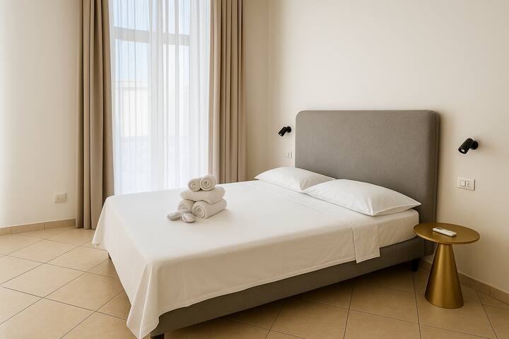 2b NEW Luxury apt with balcony in city center gallery image 5