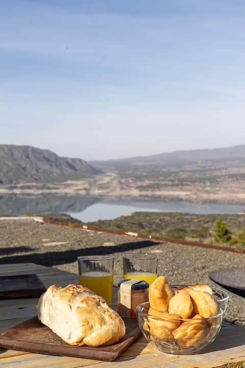 La Calma Ecolodge exp. Lake Potrerillos