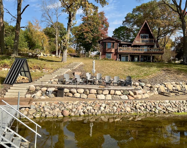 A-Frame of Mind on Blue Lake with pontoon for rent