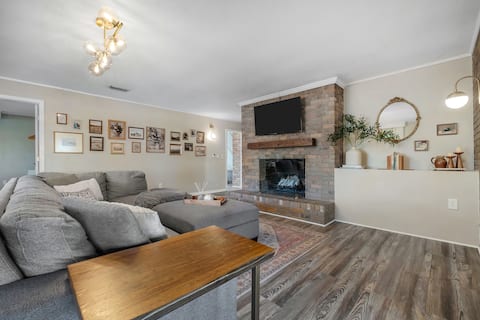 Hummingbird Haus (2-Unit Home) Mid-Century Modern