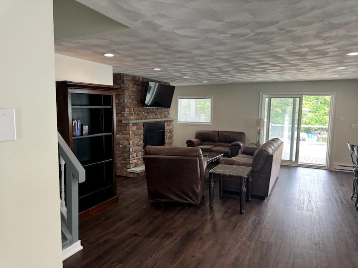 Beautiful Lakeside Cottage - Hamilton, NY