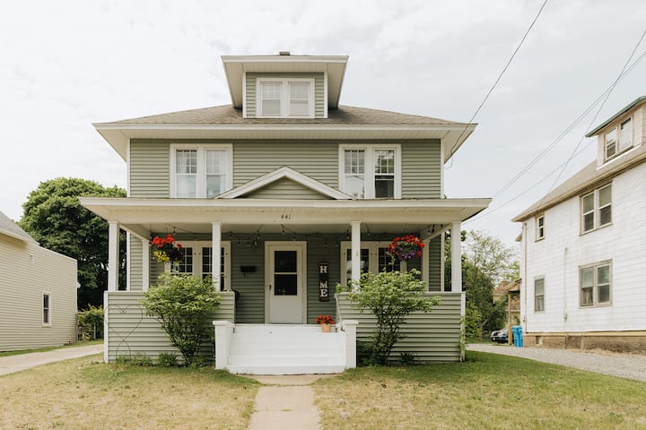 Downtown 4 Bedroom Entire Home (Monthly Rental) - Marquette, MI