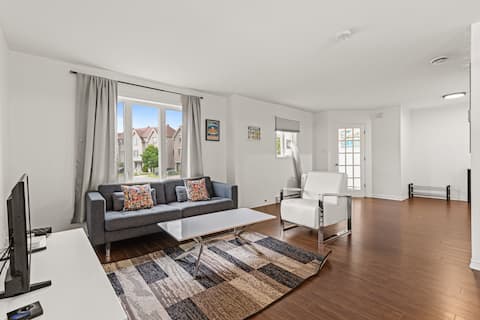 Lovely 2-bedroom Apt. in DIX30 close to DT
