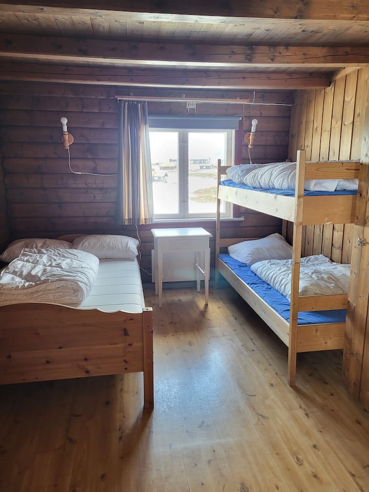 Bunk bed 2 beds 75*190cm
Small double bed 120*200cm