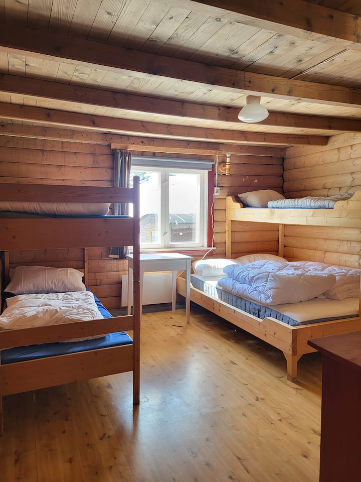 Bunk bed 2 beds 75*190cm
Family bunk bed 140*200 cm + 75*200 cm