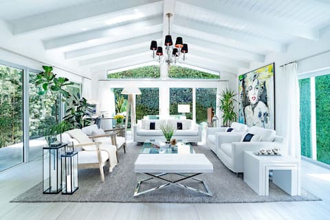 Luxury 4-Bedroom Villa in Key Biscayne