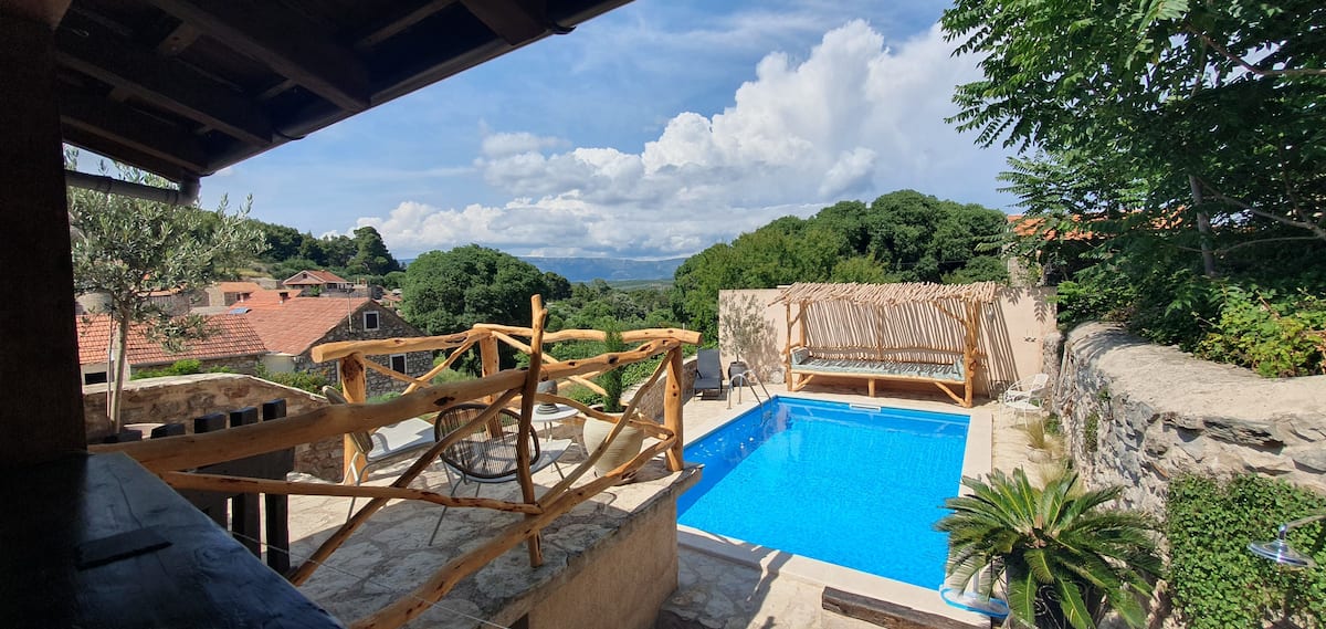 The Hideaway, a restored Dalmatian stone house in Vrbanj
